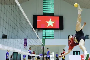 Thành viên đội tuyển cầu mây Việt Nam được tạo điều kiện tập luyện tại nhà thi đấu Hoàng Mai. Ảnh: NAM NGUYỄN.TQ