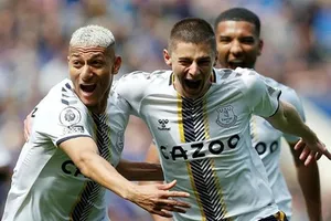 Everton giành chiến thắng quan trọng để có 1 điểm nhiều hơn nhóm rớt hạng. Ảnh: Getty Images