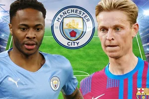 Frenkie De Jong đến Man.City và Raheem Sterling (trái) sẽ ngược hướng đến Barca?