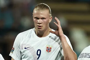 Erling Haaland vừa tiếp tục trình diễn phong độ ghi bàn trong màu áo đội tuyển. 