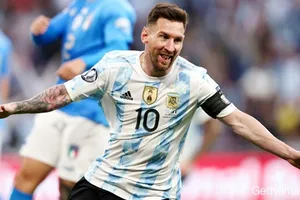 Lionel Messi lần đầu tiên ghi 5 bàn cho tuyển Argentina.