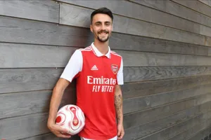 Tiền vệ Fabio Vieira đã trở thành tân binh thứ 3 của Arsenal.