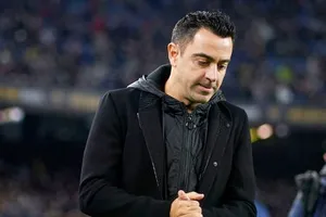 HLV Xavi chỉ biết mong chờ nguồn tiền để giúp Barca tăng cường đội hình.