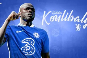 Kalidou Koulibaly trở thành tân binh thứ 2 trong mùa hè của Chelsea.