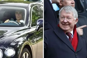 Cristiano Ronaldo trở lại sân tập Man.United và thảo luận với Sir Alex Ferguson.