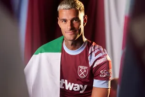 Tiền đạo Gianluca Scamacca đã trở thành tân binh thứ 4 của West Ham.