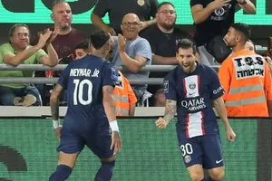 Lionel Messi ghi bàn giúp PSG khởi đầu mùa giải mới với danh hiệu Siêu cúp Pháp.