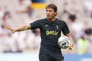 HLV Antonio Conte cảnh báo Tottenham vẫn còn chặng đường dài để phát triển. Ảnh: Getty Images