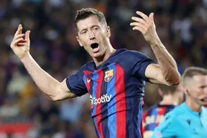 Chưa thể ghi bàn ra mắt, nhưng Robert Lewandowski cho thấy nhiều khát khao.