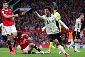 Mohamed Salah ghi hat-trick hủy diệt Man.United 5-0 tại Old Trafford mùa qua. Ảnh: Getty Images