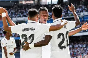 Các ngôi sao trẻ giúp Real Madrid duy trì mạch toàn thắng và độc chiếm ngôi đầu.