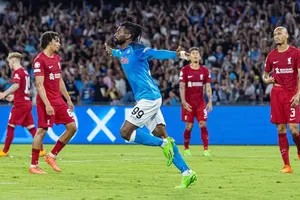 Napoli đã áp đảo với 3 bàn thắng trong hiệp một, trước khi khép lại bằng chiến thắng 4-1.