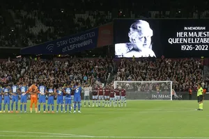 Bóng đá Anh có thể nối lại vào giữa tuần.