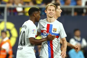 Frenkie de Jong ở lại và tiếp tục chơi rất hay tại Barcelona. Ảnh: Getty Images