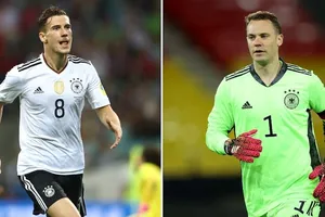 Tiền vệ Leon Goretzka (trái) và thủ thành đội trưởng Manuel Neuer dương tính Covid-19.