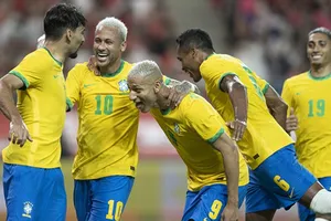 Richarlison cho thấy tiếp tục có duyên khi khoác lên mình chiếc áo số 9. 