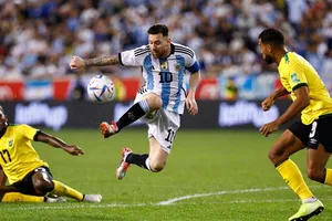 Bước vừa sang tuổi 35, Lionel Messi vẫn đang thăng hoa phong độ.