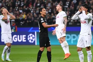 Các chân sút Tottenham thất vọng sau nhiều tình huống bỏ lỡ cơ hội. Ảnh: Getty Images