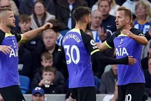 Harry Kane ghi bàn giúp Gà trống tìm lại chiến thắng. Ảnh: Getty Images