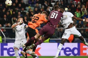 Antonio Rudiger ghi bàn ở phút bù giờ thứ 5 để cứu lấy trận hòa 1-1 cho Real Madrid.