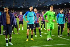 Năm thứ 2 liên tiếp Barcelona bị loại ngay từ vòng bảng Champions League.