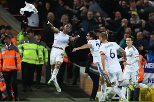 Crysencio Summerville ghi bàn ấn định chiến thắng cho Leeds United ở phút 89.