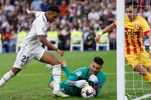 Rodrygo từ bị chối bàn quyết định vì được cho đã đá bóng khỏi tay thủ thành Gazzaniga.