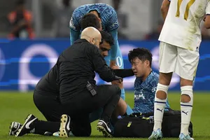 Son Heung-Min buộc phải tiến hành phẫu thuật để ổn định vết rạn xương quanh mắt trái.