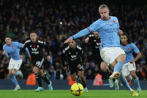 Erling Haaland đầy quyết tâm khi thực hiện quả phạt đền quyết định. Ảnh: Getty Images 