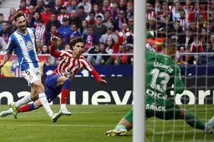 Joao Felix vào sân từ băng ghế dự bị để cứu vãn trận hòa cho Atletico Madrid.