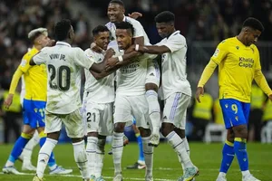 Real Madrid chấm dứt chuỗi 2 trận không thắng ở La Liga khi vượt qua đội khách Cadiz.