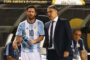 Không thể giúp Lionel Messi thắng danh hiệu cùng đội tuyển, HLV Gerardo Martino giờ sẽ phải ngăn anh ở cơ hội cuối cùng tại World Cup.