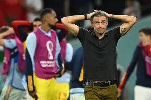HLV Luis Enrique đã nhận hoàn toàn trách nhiệm về việc đội tuyển Tây Ban Nha bị loại.
