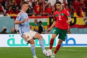 Việc giữ bóng ở giữa sân như của Tây Ban Nha chính là đã giúp Morocco xóa đi mọi rủi ro thua trận.