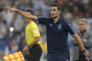 Nhà cầm quân 44 tuổi đang gánh trên vai trách nhiệm giành danh hiệu World Cup thứ 3 trong lịch sử.