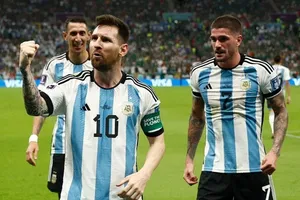 Bên cạnh Lionel Messi, thì Angel Di Maria và đặc biệt Rodrigo De Paul (phải) là những niềm hy vọng lớn của Argentina.