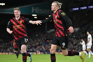 Erling Haaland ghi cú đúp bàn thắng giúp Man.City đánh bại Leeds United 3-1.