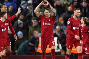 Darwin Nunez gây nên một bàn thắng phản lưới nhà, nhưng màn trình diễn vẫn quá kém.