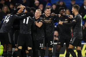 Chiến thắng thứ 9 trong 10 vòng đấu gần nhất giúp Pháo thủ tạo cách biệt 7 điểm ở ngôi đầu.