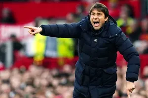 HLV Antonio Conte gọi những kỳ vọng quá mức về cuộc đua vô địch là “điên rồ”.