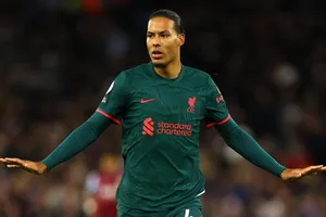 Virgil van Dijk phải nghỉ thi đấu hơn một tháng vì chấn thương gân khoeo.