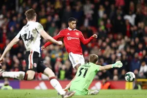 Dường như không ai có thể ngăn Marcus Rashford ghi bàn cho Quỷ đỏ.