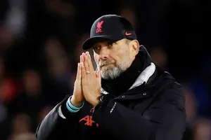 HLV Jurgen Klopp chắp tay xin lỗi người hâm mộ.