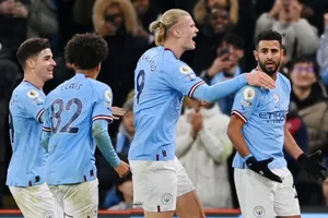 Riyad Mahrez chói sáng để giúp Man.City ngược dòng kinh điển.