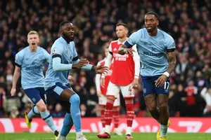 Arsenal bị Ivan Toney chọc thủng lưới giúp Brentford cầm hòa 1-1 ngay tại Emirates.