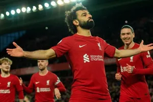Mohamed Salah lấy lại sự ngạo nghễ trong ngày cùng Liverpool đi vào lịch sử.