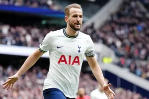 Harry Kane ghi cú đúp nâng số bàn thắng mùa này lên con 20 bàn. 