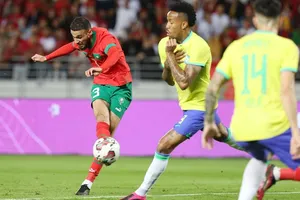 Morocco giành chiến thắng đầu tiên trong lịch sử đối đầu Brazil.