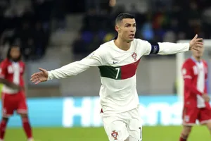 Cristiano Ronaldo ghi một cú đúp khác để bổ sung vào kỷ lục ghi bàn và số trận ra sân ở cấp độ quốc tế.