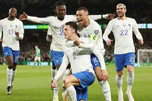 Tuyển Pháp đánh bại chủ nhà CH Ailen 1-0 qua đó độc chiếm ngôi đầu bảng B.